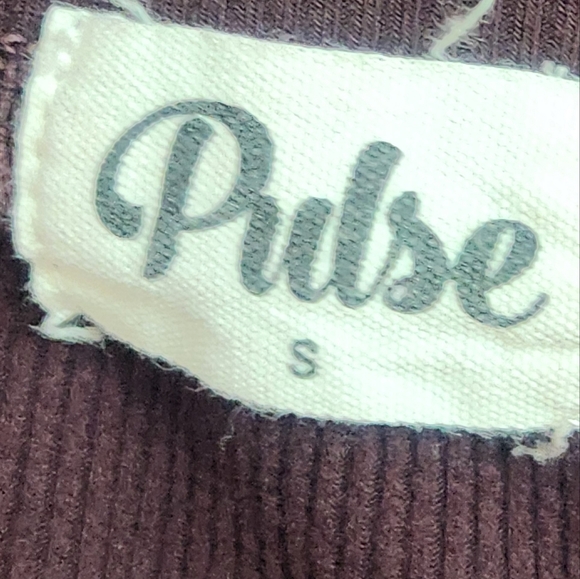 Pulse Ribbed Knit Long Sleeve Top - Picture 9 of 9